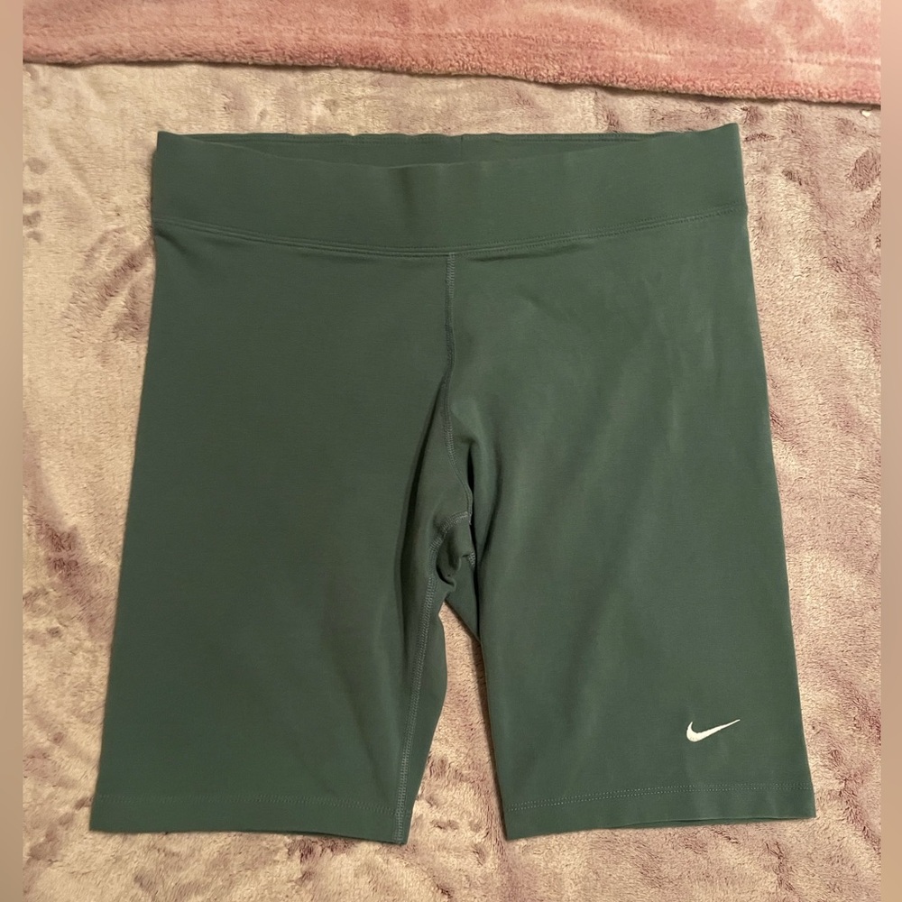 Nike Classic High Waisted Biker Shorts